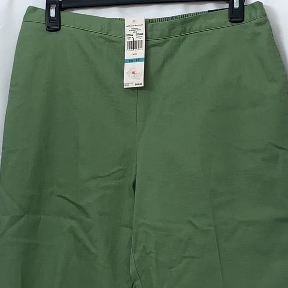 Women’s Alfred Dunner Classic Fit Green Capri Size 16P NEW WITH TAGS - Picture 2 of 7
